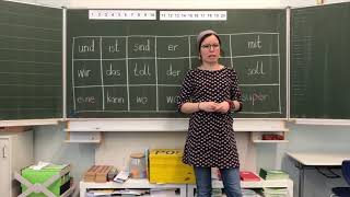 Das Klassenzimmer einer ersten Klasse in der Grundschule [upl. by Norac]